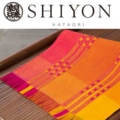 【ふるさと納税】★沖縄伝統の手織り商品★＜機織工房しよん＞グーシ花織花瓶敷（赤系） - 手織り ハンドメイド 手仕事 伝統技法 インテリア かびん 生活雑貨 小物 グーシ花織 手仕事 人気 おすすめ 沖縄県 八重瀬町【価格改定】