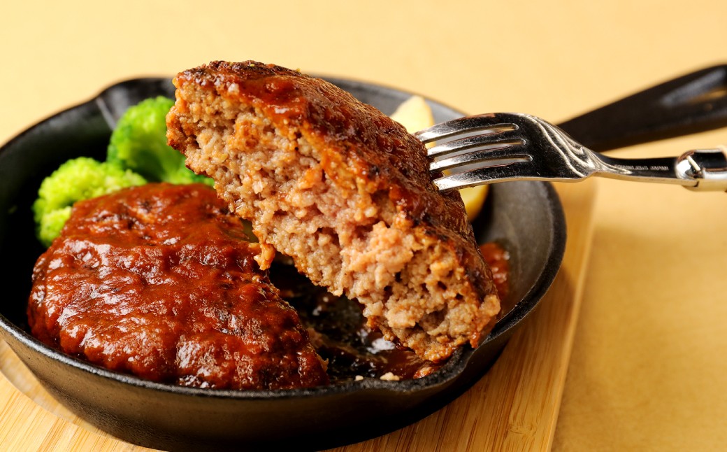 手捏ねにこだわった “ふわぁっふわぁっ” デミグラスハンバーグ