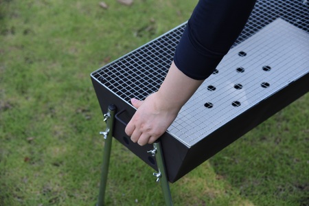 ＜バーベキューコンロ　M-600L＞ BBQ キャンプ 大人数 軽い 軽量 便利 簡単 組立 組み立て コンパクト 収納 キャンプ用品 バーベキュー用品 アウトドア シンプル おしゃれ 持ち運び 可能