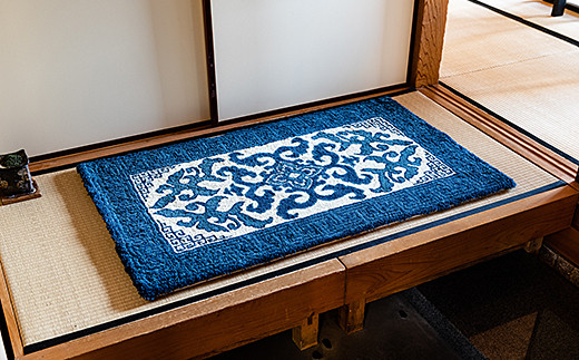 
鍋島緞通 [手刺繍] 花菱龍唐草縁まんじ文 玉子地：C510-010
