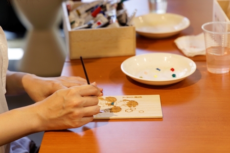 【谷中・箱義桐箱店】桐はがき[2枚]の塗り絵体験チケット（1名様分／60分）