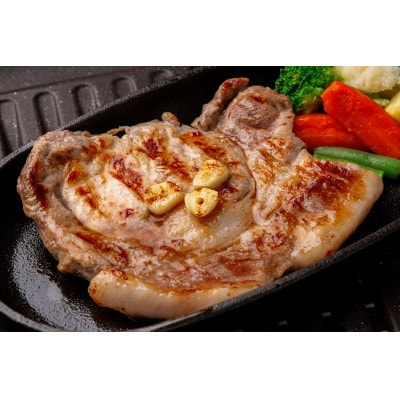 【毎月定期便】黒豚のロースステーキ肉とソーセージの焼肉用セット全12回【配送不可地域：離島】