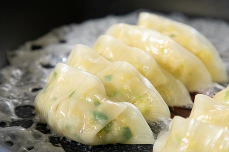 身体に優しい食材で作った美味しい餃子（30入）【 大阪府 松原市】