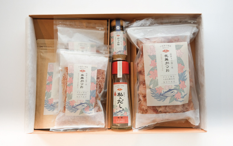 
                  【手火山製法】かつお節のギフトボックス（匠）鰹節 【tkm100】
                