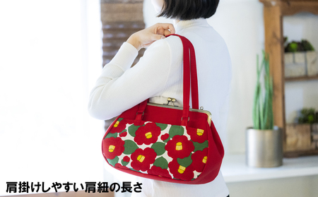 【モノトーン椿 ブラック】つらくてがんばれない時、「まぁ、このバッグだけは、かわいいわー」と少し元気になってもらえる。そんな想いを込めて、ひとつひとつ手作りでつくるハンドバッグ。Handmade Ha