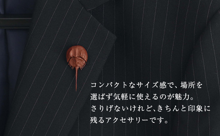 レザー革製 カブトガニ幼生 タックピン レッド アクセサリー