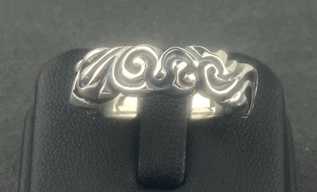 
Medium undulation ring ミディアム アンジュレーション リング 指輪 大きな うねり を表現 シンプル 細身 普段使いしやすいモチーフ
