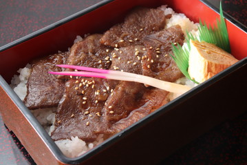 【4月発送分】【４等級以上】極上近江牛カルビスライス【800ｇ】【CB06SM-4m】