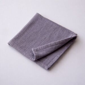 植木屋のまち川口の木で染めた「言ノ葉タオル 黒鉄黐(クロガネモチ)」【1719198】