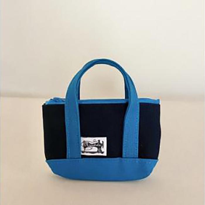 【ふるさと納税】ミニミニポーチ　ネイビー × ブルー | 西宮 ハンドメイド 雑貨 小物入れ シンプルデザイン コンパクト 人気 おすすめ ポーチ 布小物 ギフト お取り寄せ 通販 送料無料 ふるさと納税