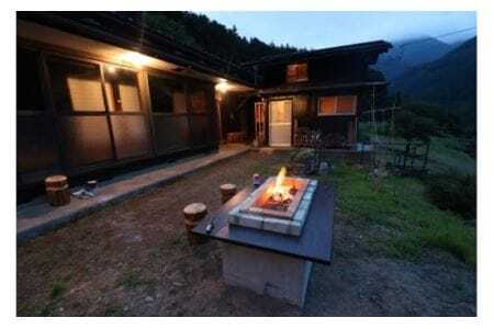 囲炉裏付き古民家に泊まり、ダッキーで川下り体験!(中学生以上向け)