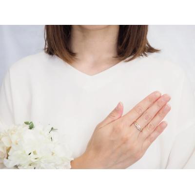 ふるさと納税 甲府市 K18YG 0.50ctバゲット&ラウンドフラワーダイヤモンドリング9201 |  | 03