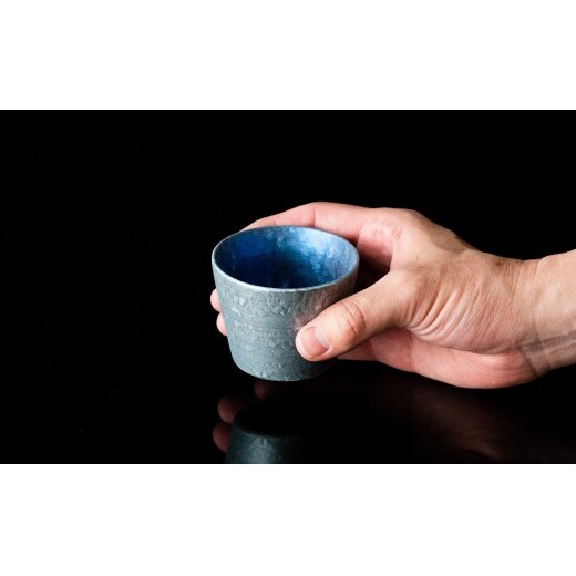 ＜NYが認めた逸品＞  有田焼 麟 Lin シルバー冷酒器 2点セット (片口 Purple カップ Blue)【金照堂】 酒器 ぐい呑み お猪口 徳利 bj071_イメージ3