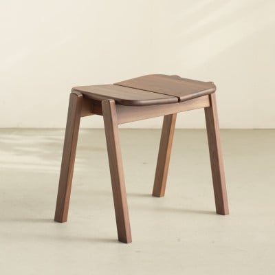 
            積み重ねできる無垢の板座スツール　AKI　持手無　ウォルナット　辻製作所(福岡県)【1584506】
          