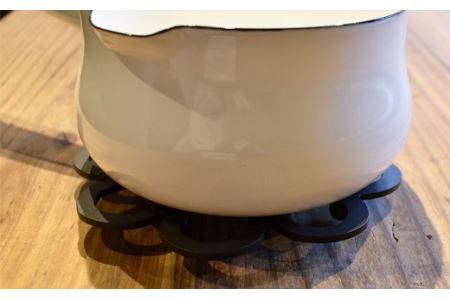 D13-03 鉄の鍋敷き（花形）