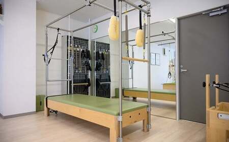 身体を変える！マシンピラティス プライベートレッスン（1回分） 【5月上旬発送開始予定】 ピラティス レッスン 姿勢改善 筋トレ 体験 チケット