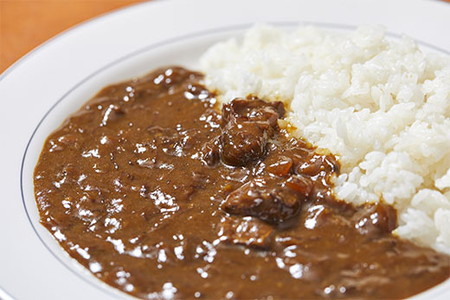 【牛すじカレー】日本海牧場の黒にんにくと牛すじ肉の米粉カレー 5袋（1袋 180ｇ）＜冷凍＞ 牛肉 カレー・牛すじカレー・黒にんにく ※レンジで温める時は器にあけてください