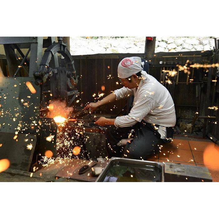 【ふるさと納税】日本刀づくり（鍛錬）見学 | 相生 刀鍛冶工房 伝統技術 体験 日本刀 鍛錬 工房見学 文化体験 人気 おすすめ 工芸体験 歴史 伝統文化 観光体験 お取り寄せ 通販 送料無料 ふるさと納税