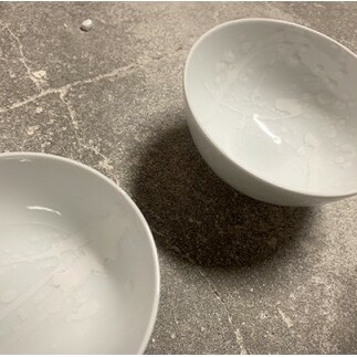 有田焼 井上萬二窯 井上祐希作 手ろくろ 茶碗 白磁釉滴飯碗（小） 【井上萬二窯】 陶芸家 井上祐希作 手作り 一点もの 手ろくろ 井上祐希 陶芸家 贈り物 ギフト A25-82_イメージ2