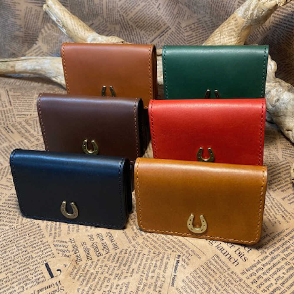 【ふるさと納税】【選べるカラー】蹄鉄付き 名刺入れ （マチあり） 名刺入れ カードケース / 競馬 馬 競走馬 本革 名刺入れ 革小物 ハンドメイド レザー 雑貨 日用品 / 栗東市 / 株式会社ブルズエフ[BIAU077]