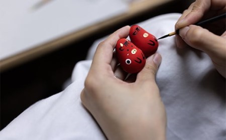 【縁起置物】「幸せを運ぶ牛」「子どもの守り神」あかべこ3号（長さ15.0cm） F4D-0151