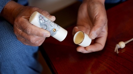 現代の名工・宮澤宝泉作　象牙印鑑30ミリ丸×90ミリ丈「上り龍」象嵌入[5839-2074]