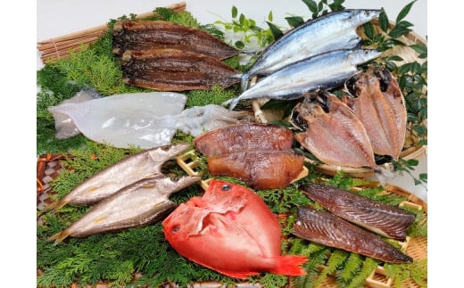 (定期便) （1便） 海の幸「九鬼水軍ひもの詰合せ」８品（2便）海産珍味詰合せ １１品（3便） 海の幸「九鬼水軍ひもの詰合せ」８品（4便）「海産珍味詰合せ」　11品　HS-28