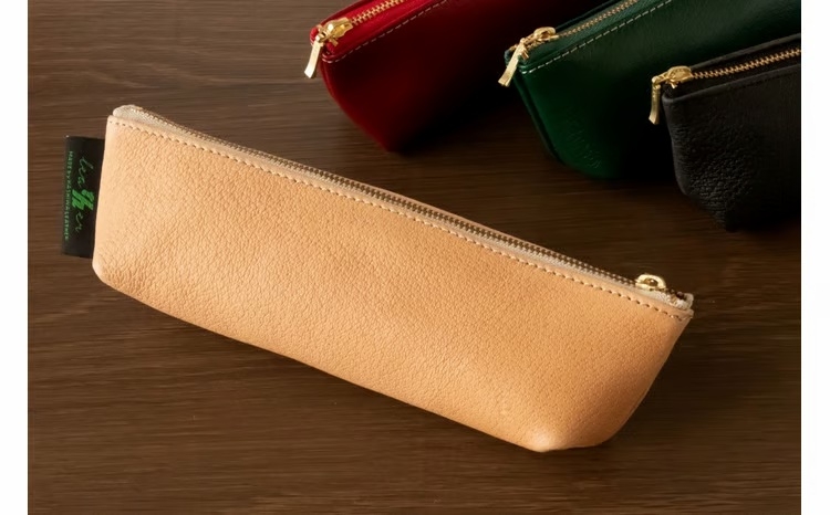 
                  柏レザーペンケースM 〈 革製品 日本製 本革 豚革 筆箱 おしゃれ 文房具 小物 シンプル レディース メンズ ファッション 雑貨 プレゼント 誕生日 おすすめ 女性 男性 〉
                