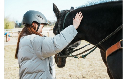 
            馬とのふれあい・乗馬体験コース（1名）
          