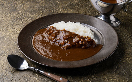 半世紀以上続く名店の味「アムールレトルトカリー」30箱入り / 佐賀県 / 旬菜舎さと山 [41AABM046]