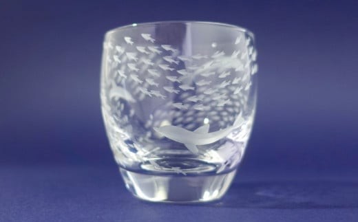 浅草切子 aquatic「Dolphin Fish 冷酒杯」| 切子 切子ガラス ガラス工芸 グラス ガラス コップ イルカ 手作り ぐい呑み 家飲み 酒器 ハンドメイド 手作り ギフト 贈答 プレゼ