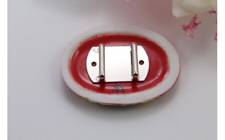 A15-176 帯留め 流星レッド楕円型 有田焼アクセサリー二宮閑山