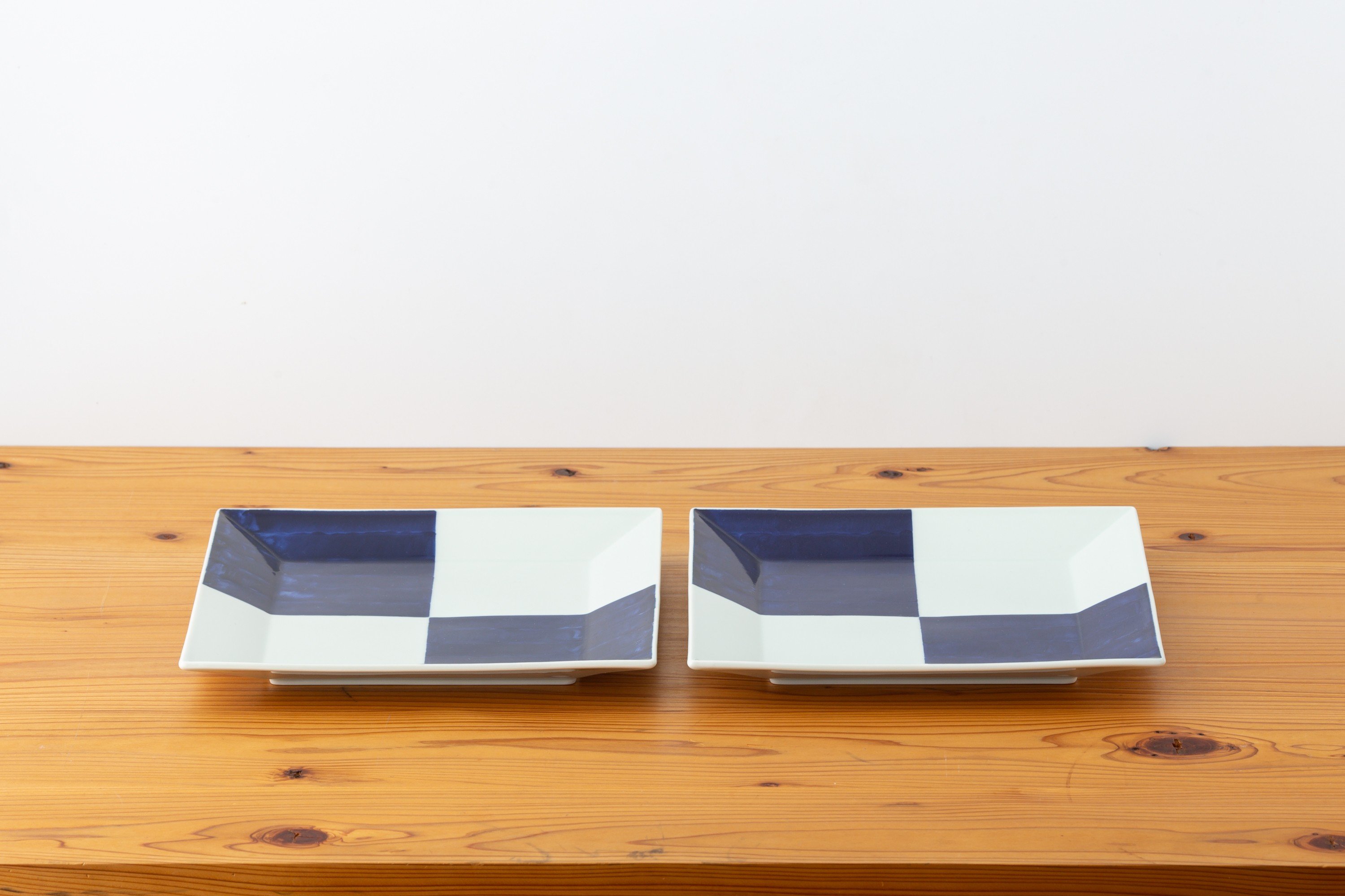 
            カネアオ 有田焼 市松スクエアプレート（L）2枚セット そうた窯
          