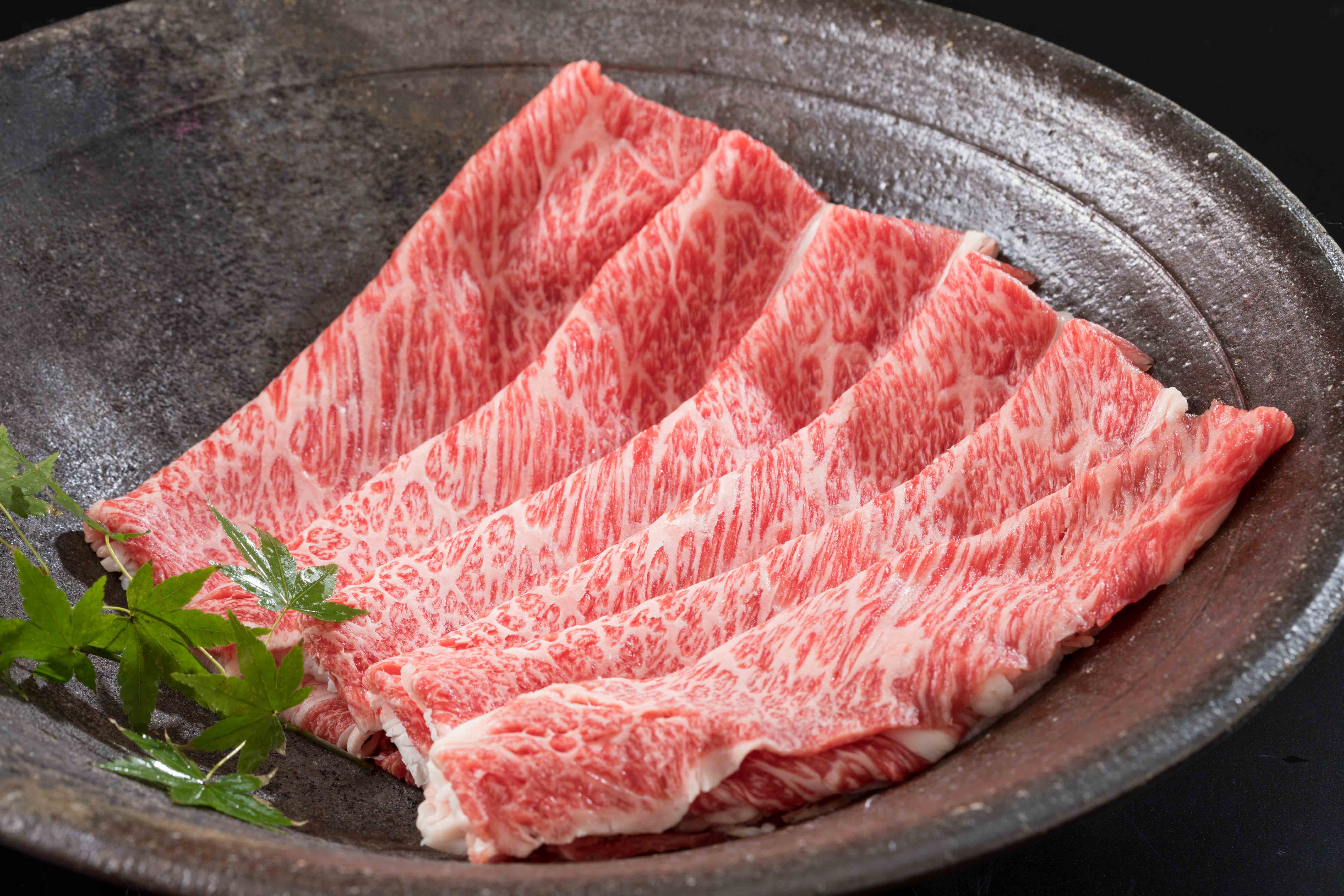 
                  佐賀牛すきやき740g（370g×2P）【弥川畜産】
                