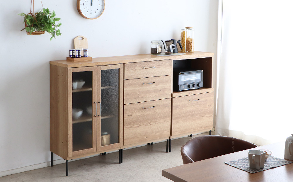 【東馬家具】TMフォカス ガラス扉+オープン引出+60チェスト+180天板SN+脚3セット【収納棚 シャビー調 木目 おしゃれ 飾り棚 完成品 脚・取っ手のみ取付】(H060628)