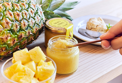 AOSHIMA BOOKS & PINEAPPLE GIFT BOX