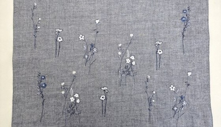 可憐なフラワー刺繍ストール デニム | 新潟県 五泉市 ストール