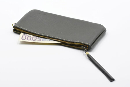 益子の革工房maharoのファスナーお札ケース　ダークグレー｜栃木県 益子町 ふるさと納税 ファスナーお札ケース 牛革 手作り（AX138-5）