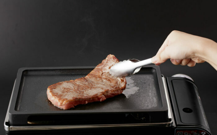 A5等級 佐賀牛 サーロインステーキ 計400g（200g×2枚） / 牛肉 / 佐賀県 / 株式会社ナチュラルフーズ [41AFAB031]