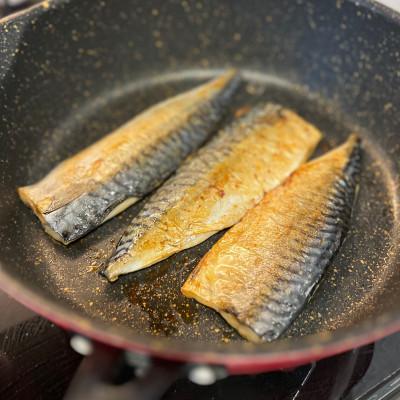 ふるさと納税 武豊町 塩さばフィレ 12枚(2枚×6袋)小分けで便利だからお弁当のおかずに! 冷凍便でお届けします! |  | 01