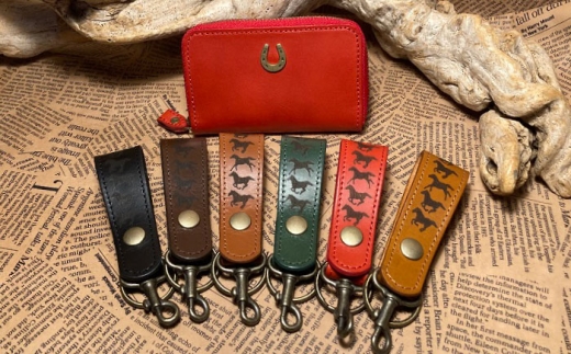 蹄鉄ラウンドファスナーコインケース(レッド)＆馬九いくキーリング(ブラック)　栗東市 / 株式会社ブルズエフ [BIAU149]