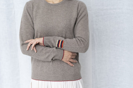 ラウンドネックプルオーバー(コルク)女性用サイズ:L(40)≪白田のカシミヤ≫