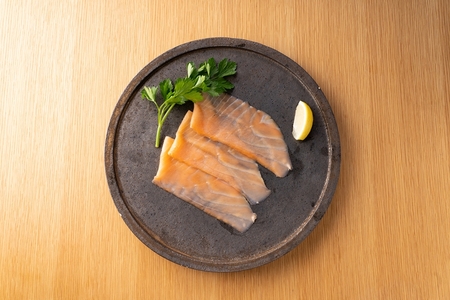 [大判]《スモーク ノルウェーサーモン》180g (60g×3P) 熟練職人の手切り [1137]