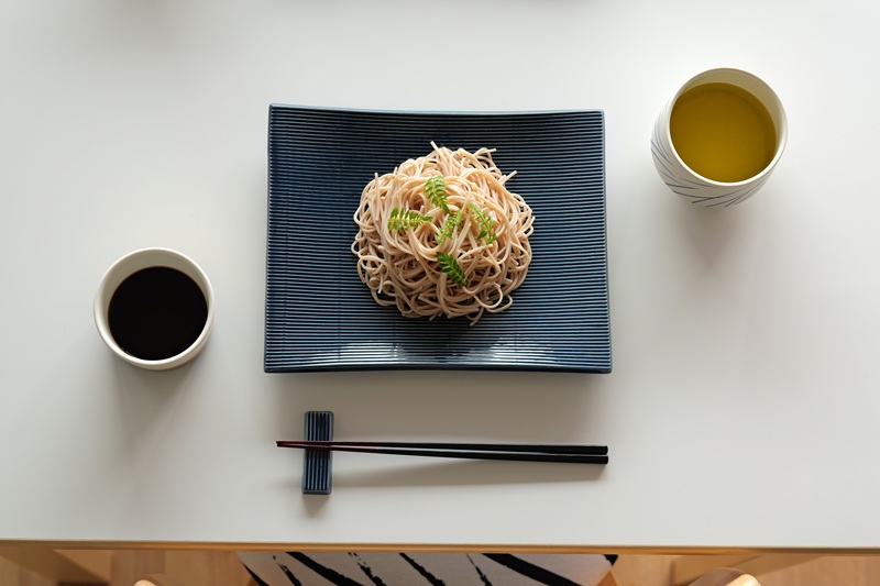 【Mustakivi】SOBA プレート BLUE｜ ムスタキビ Mustakivi むすたきび MUSTAKIVI Marimekko マリメッコ デザイナー 砥部焼 北欧 キッチン 食器 食器 湯