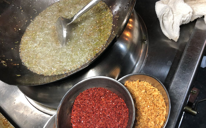 しらすラー油 1個（140g）【中華居酒屋『じぇっと天』】 [AKCD001]