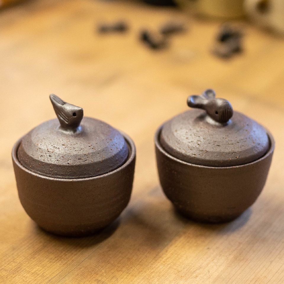 【ふるさと納税】 塩壷 2種セット 日常屋 クジラ シロチドリ 調味料入れ 食器 保存容器 塩 調味料 保存 セット キッチン用具 キッチン用品 キッチン雑貨 雑貨 陶器 くじら 鯨 高知県 高知県 黒潮町