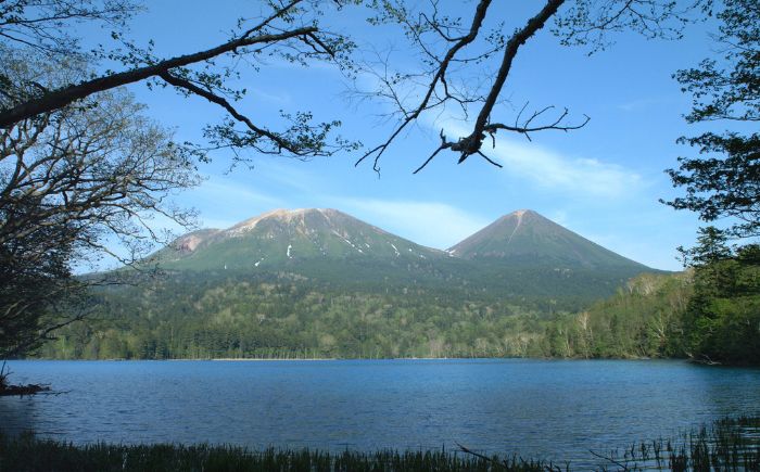 【ペア】北海道十勝 オンネトー 湯の滝 ネイチャートレッキング バーベキュー ツアー 《足寄町》 【Slow Travel HOKKAIDO】 北海道旅行 旅行 夏休み 体験 アクティビティ ハイキング アウトドア 散歩 自然 植物 BBQ 滝 [BEAY010]