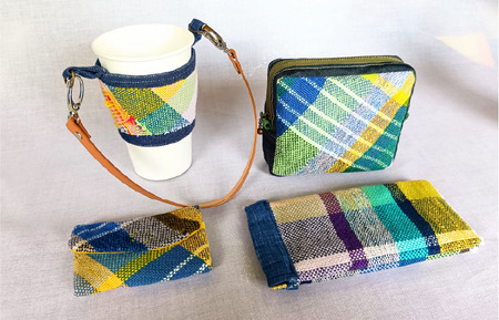 【思いやり型返礼品】さをり織り お出かけセット（カード入れ・ドリンクホルダー・バネ口ケース・スクエアポーチ） 障がい者支援 福祉作業所