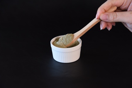 ＜塩御殿 白 1袋＞ 調味料 しお スパイス 料理 アレンジ 天然塩 万能調味料 ばんのう お試し かける 混ぜる 調理 味付け ニンニク にんにく コショウ 胡椒 唐辛子 旨味 プロ 一流 シェフの