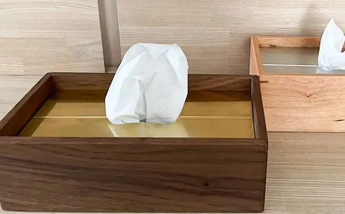 ティッシュボックス 金属加工職人と木工職人が作り上げる＜ウォルナット材×真鍮＞ 瑞浪市 / ジオニック リビング ティッシュ ケース 真鍮 木製 ゴールド [AZBQ121]